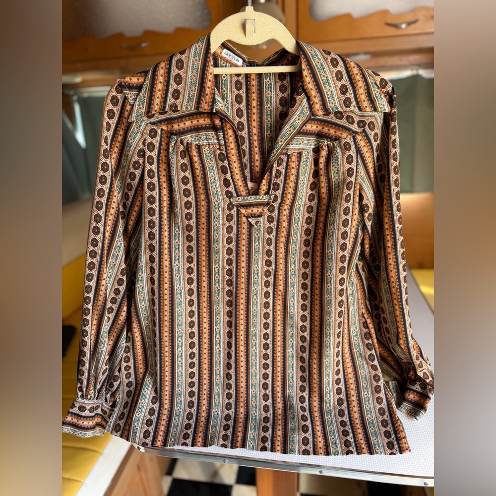 Vintage 70s brown and blue boho print striped dagger collar